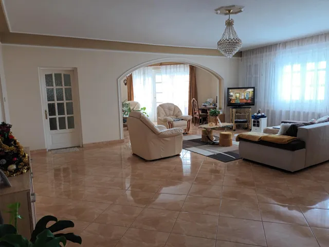 Eladó ház Debrecen, Biharikert 190 nm