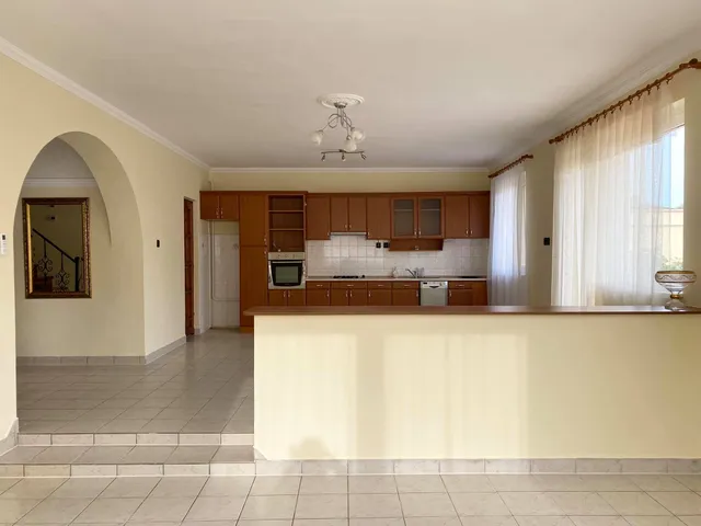 Kiadó ház Debrecen, Veres Péter-kert, Aranyeső utca 133 nm