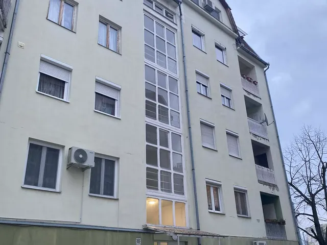 Eladó garázs Debrecen, Miklóskapu 14 nm