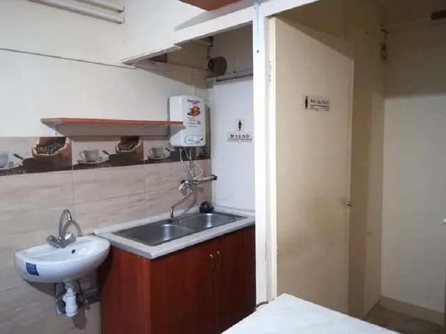 Eladó kereskedelmi és ipari ingatlan Debrecen, Wesselényi-lakótelep 20 nm