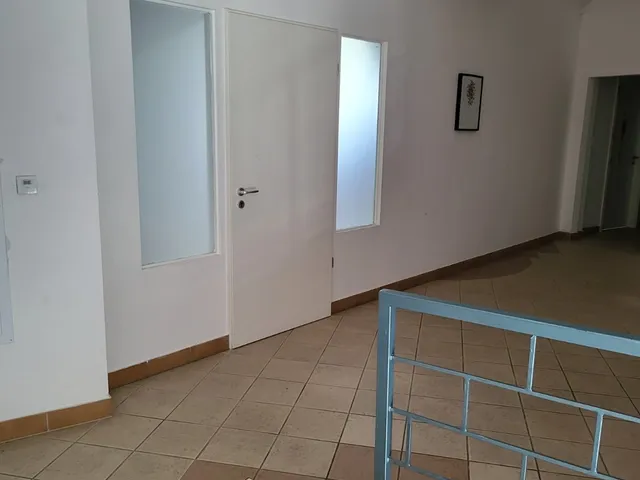 Eladó kereskedelmi és ipari ingatlan Székesfehérvár, Felsőváros 35 nm