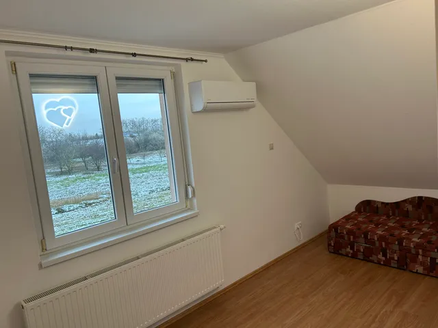 Kiadó ház Székesfehérvár, Feketehegy 140 nm