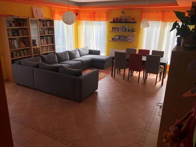 Kiadó ház Székesfehérvár, Feketehegy 140 nm