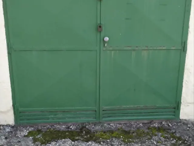 Eladó garázs Székesfehérvár, Palotaváros 18 nm