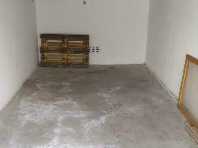 Eladó garázs Székesfehérvár, Palotaváros 18 nm