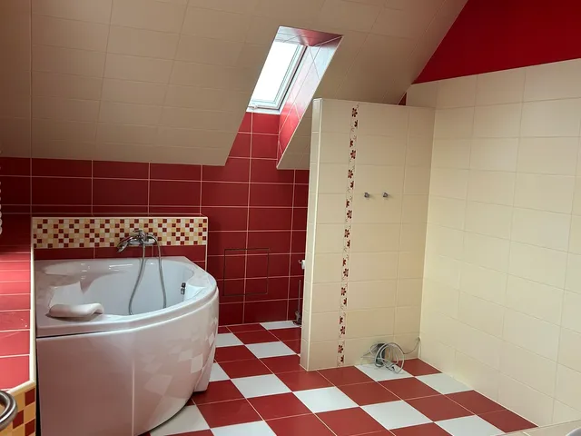 Kiadó ház Székesfehérvár, Feketehegy 140 nm