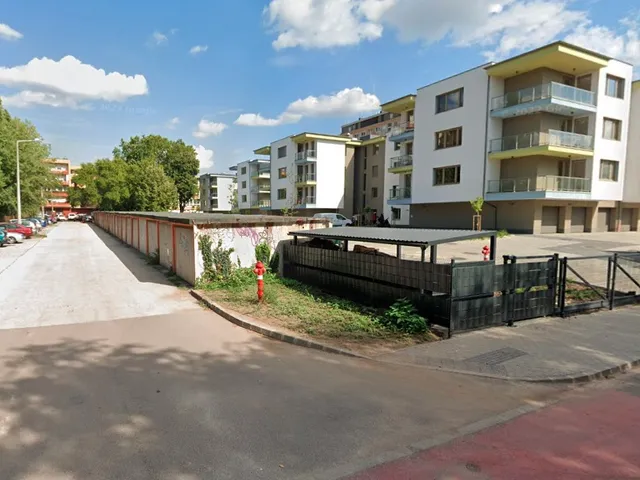 Eladó garázs Székesfehérvár, Belváros 18 nm