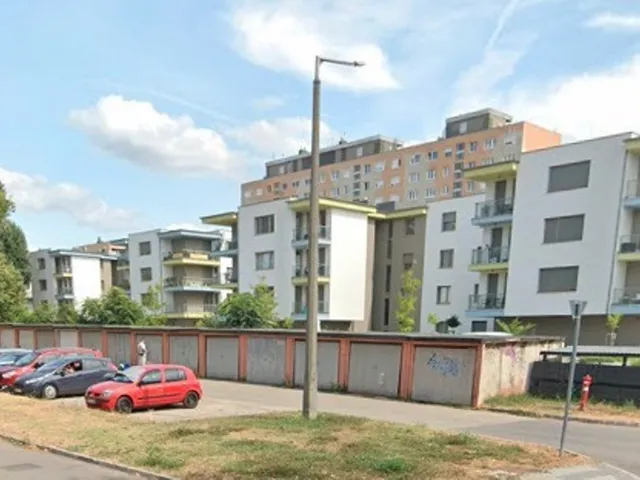 Eladó garázs Székesfehérvár, Belváros 18 nm