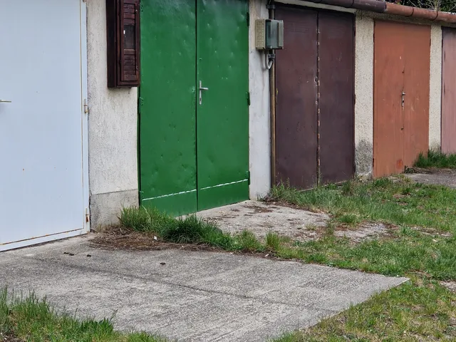 Eladó garázs Székesfehérvár, Öreghegy 16 nm