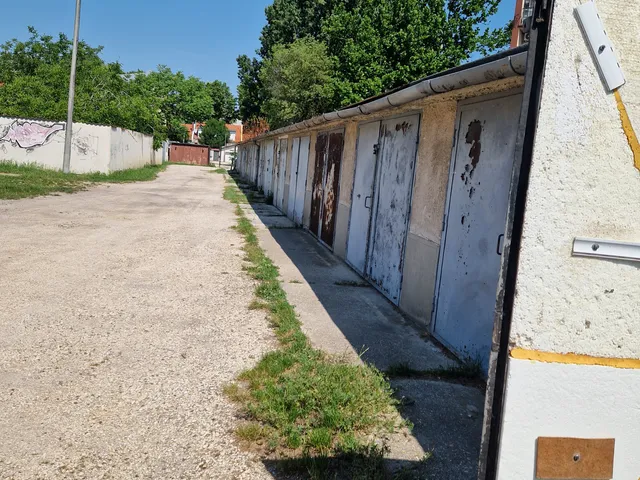 Eladó garázs Székesfehérvár, Belváros 16 nm