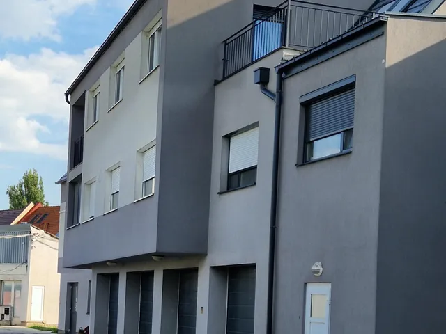 Eladó lakás Székesfehérvár, Szedreskert 70 nm