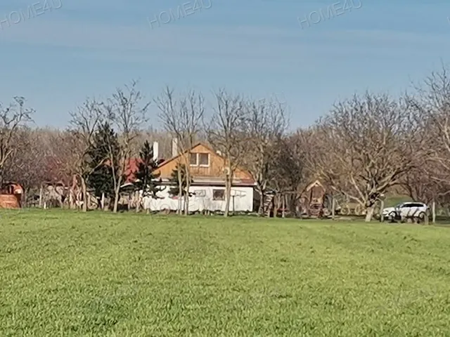 Eladó mezőgazdasági ingatlan Szolnok 300 nm
