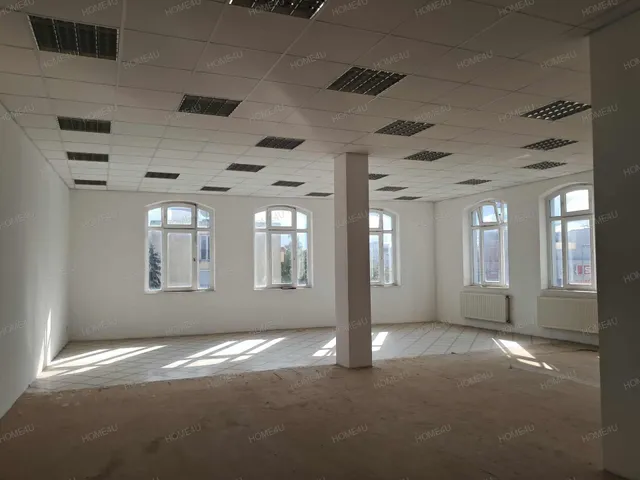 Eladó kereskedelmi és ipari ingatlan Szolnok, Belváros 1141 nm