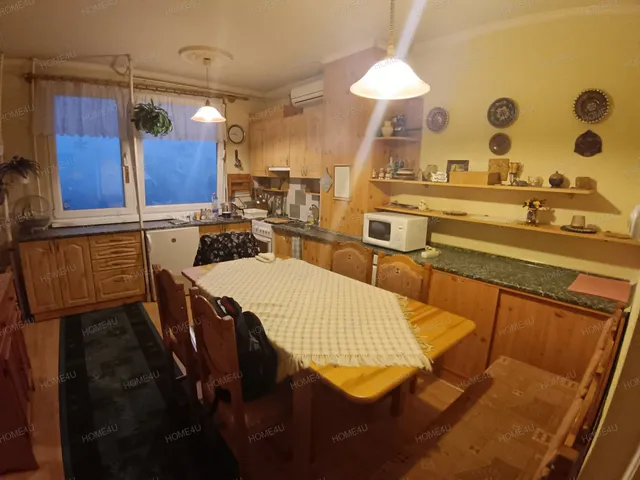 Eladó lakás Szolnok, Széchenyi-lakótelep 54 nm