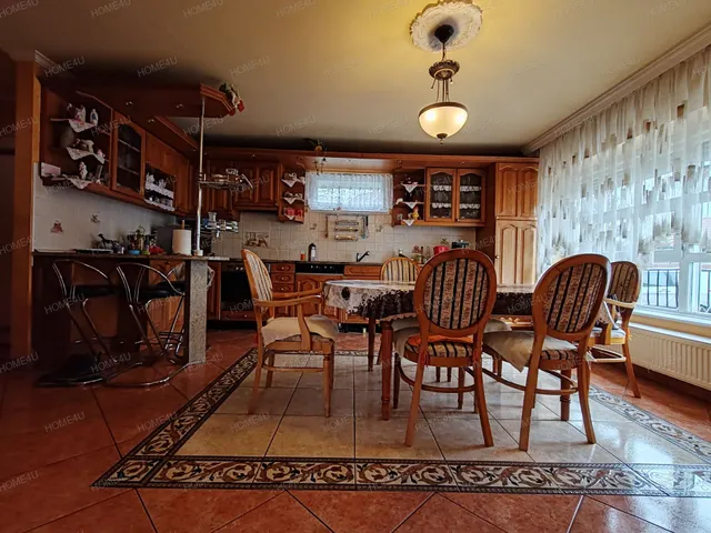 Eladó ház Abony 230 nm