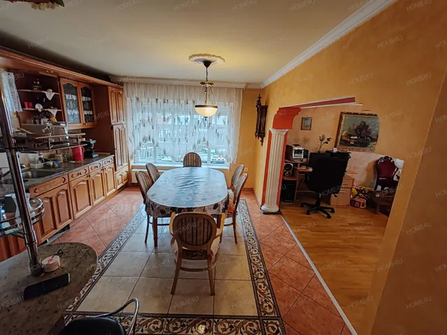 Eladó ház Abony, Városközpont 230 nm