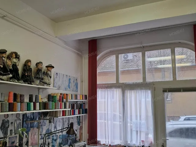 Eladó kereskedelmi és ipari ingatlan Szolnok, Belváros 18 nm