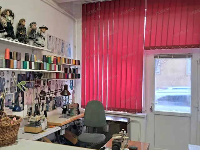 Eladó kereskedelmi és ipari ingatlan Szolnok, Belváros 18 nm