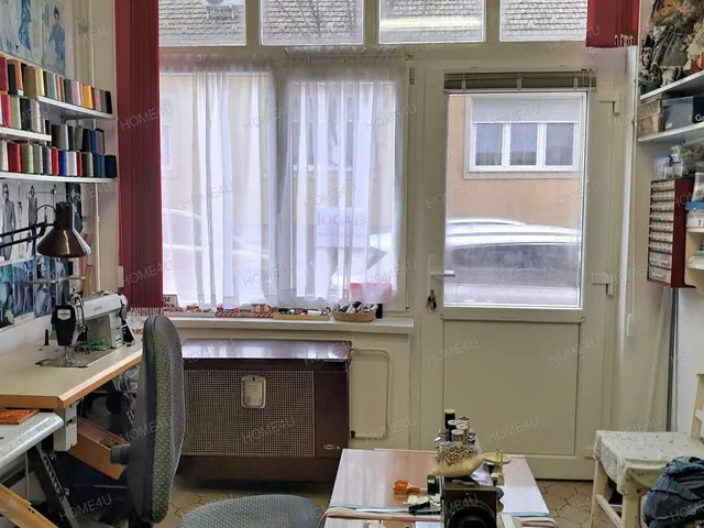 Eladó kereskedelmi és ipari ingatlan Szolnok, Belváros 18 nm