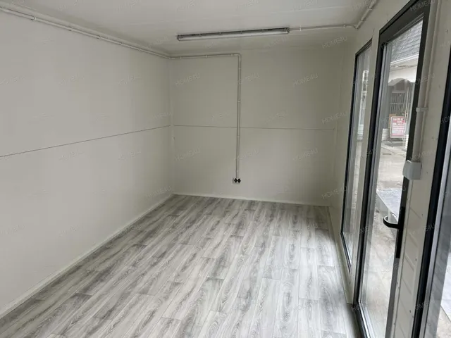 Eladó kereskedelmi és ipari ingatlan Szolnok, Belváros 18 nm