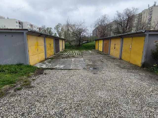 Eladó garázs Szolnok, Széchenyi-lakótelep 18 nm