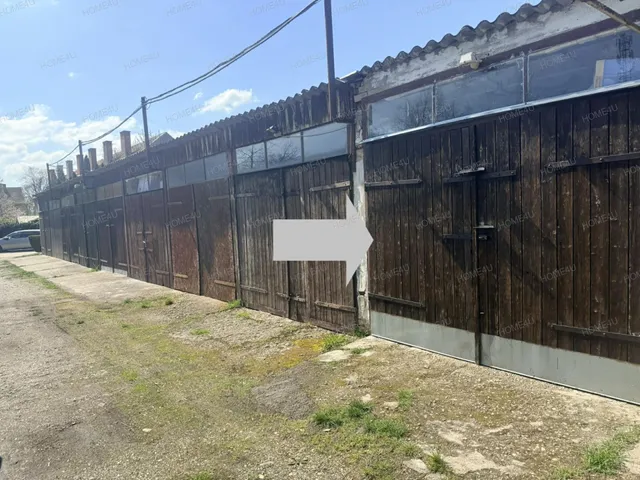Eladó garázs Szolnok 18 nm