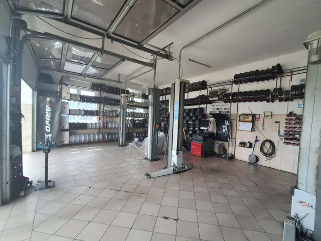 Eladó kereskedelmi és ipari ingatlan Szolnok 123 nm