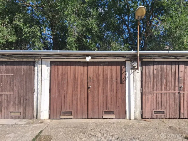 Eladó garázs Szolnok, Széchenyi-lakótelep 16 nm