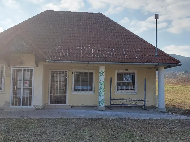 Eladó kereskedelmi és ipari ingatlan Balatonederics 104 nm