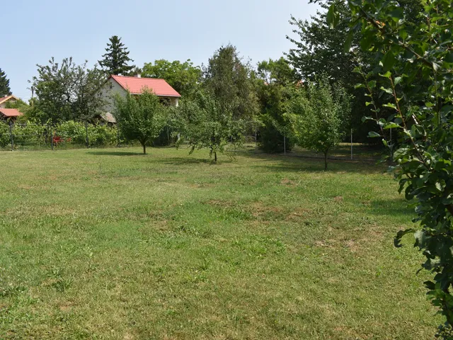 Eladó telek Ábrahámhegy 720 nm