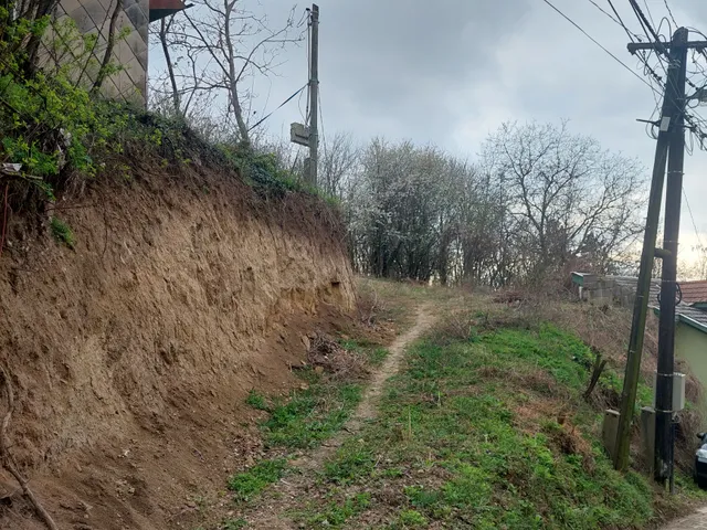 Eladó telek Esztergom, Temető u. 1031 nm