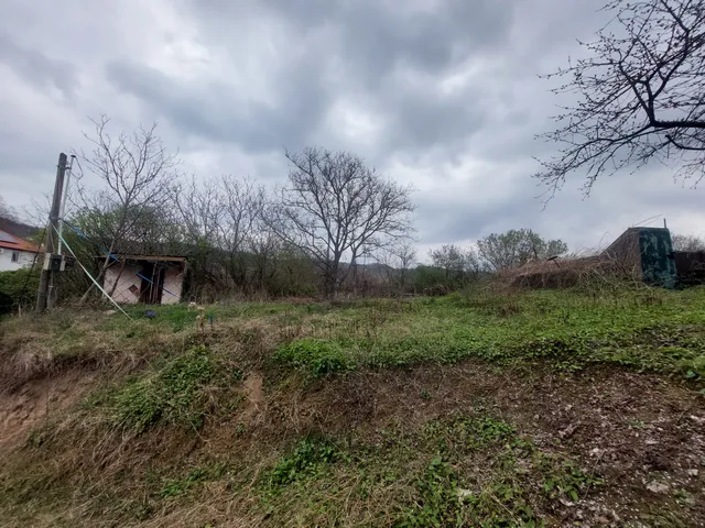 Eladó telek Esztergom, Temető u. 1031 nm