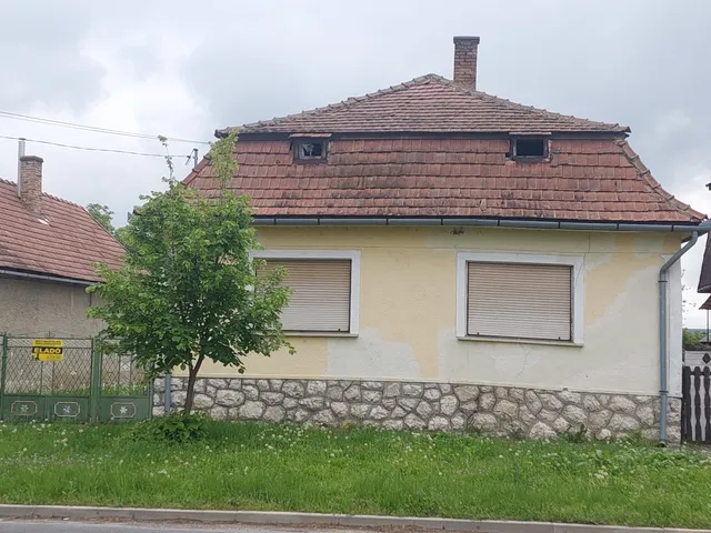 Eladó ház Bajna, Kossuth L. u. 28. 192 nm