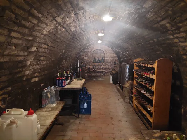 Eladó üdülő és hétvégi ház Csolnok, Mélyúti pincesor 24 nm