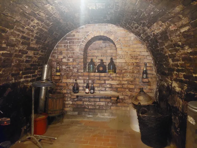 Eladó üdülő és hétvégi ház Csolnok, Mélyúti pincesor 24 nm