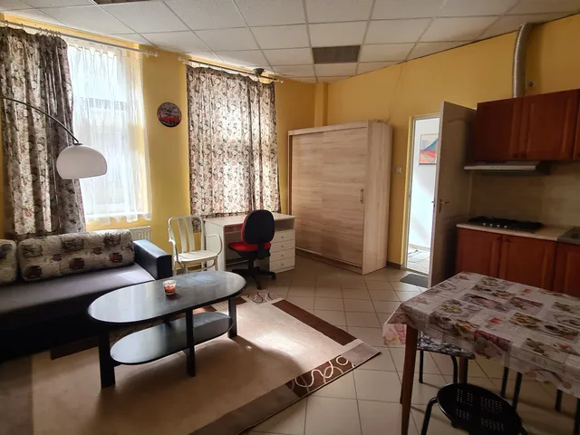 Kiadó lakás Esztergom, Kossuth L u  38 nm