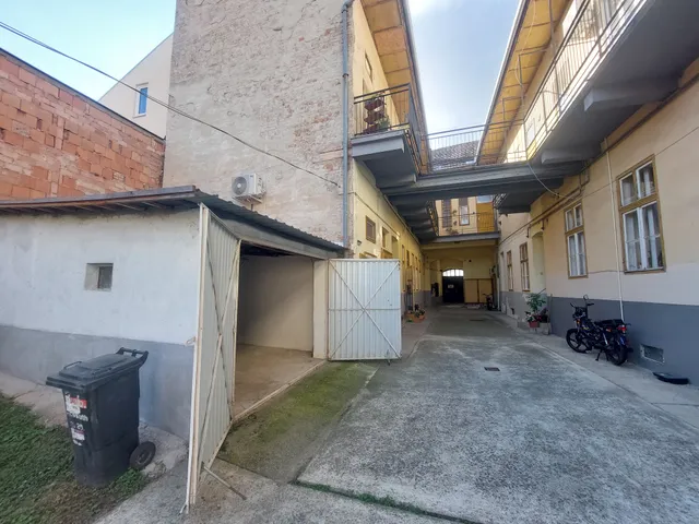 Eladó garázs Esztergom 17 nm