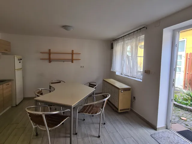 Kiadó ház Esztergom, Kossuth L u 66 nm