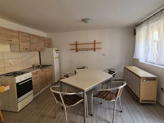 Kiadó ház Esztergom, Kossuth L u  66 nm