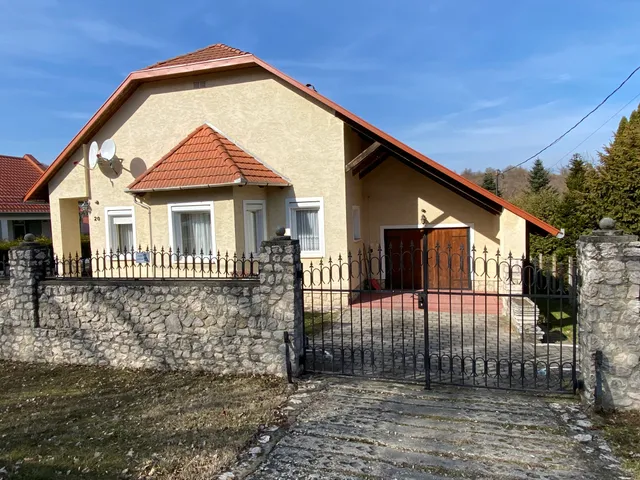 Eladó ház Pilismarót 210 nm