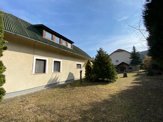 Eladó ház Pilismarót 210 nm