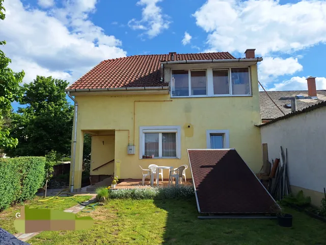 Eladó ház Esztergom, Szentgyörgymező 180 nm