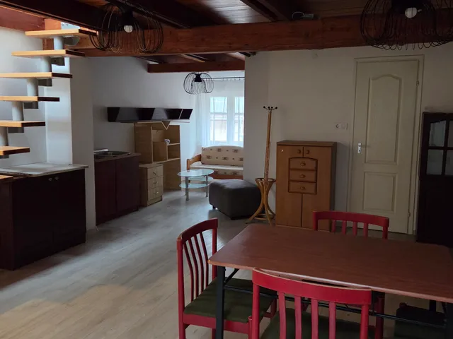 Kiadó lakás Esztergom, Bajcsy Zs u 80 nm