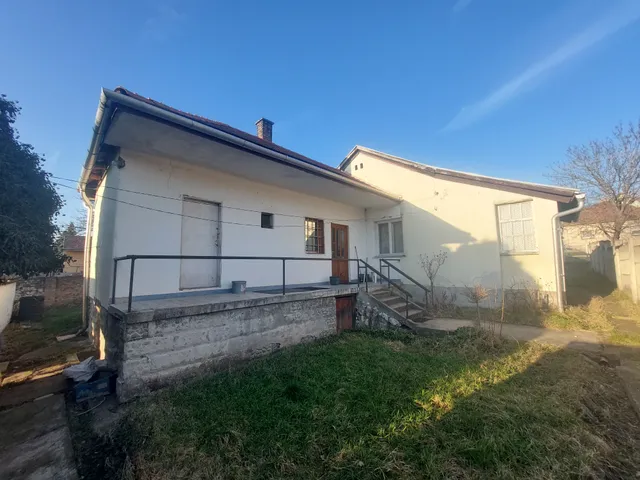 Eladó ház Sárisáp 76 nm