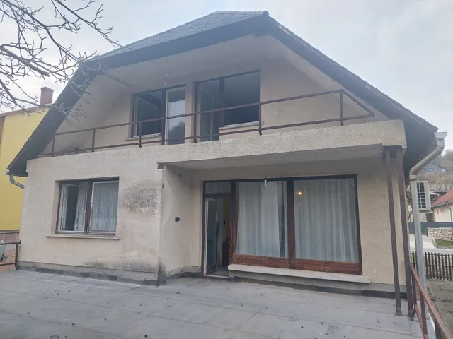 Eladó ház Mogyorósbánya 278 nm