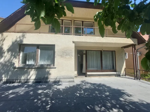 Eladó ház Mogyorósbánya 278 nm