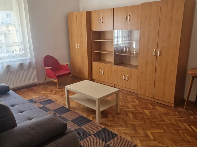 Kiadó lakás Esztergom, Aranyhegy 34 nm