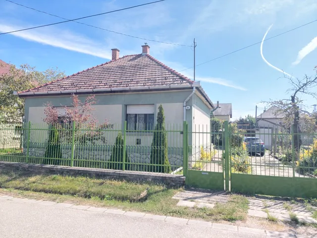 Eladó ház Esztergom, Esztergom-Kertváros 69 nm