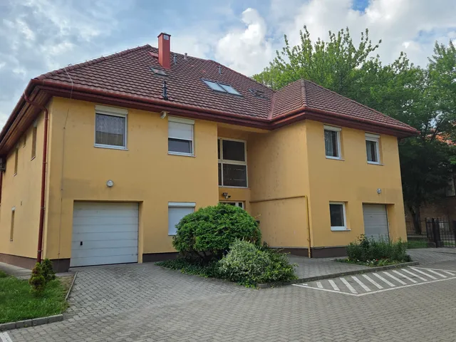 Eladó lakás Dorog, Köztársaság utca 92 nm