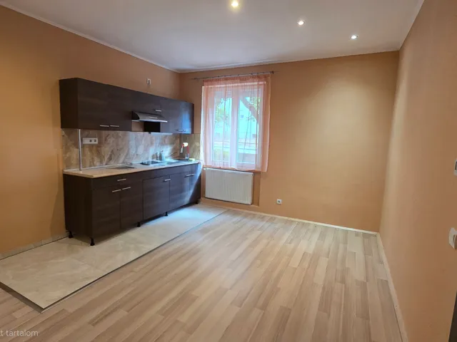 Kiadó lakás Esztergom, Aranyhegy, Irinyi j u 53 nm